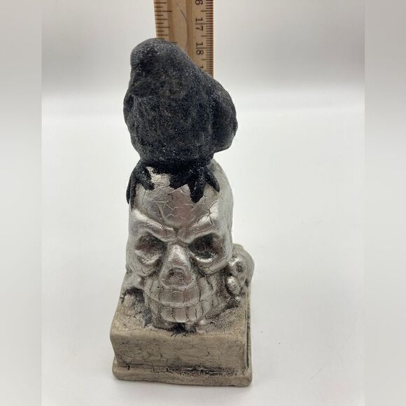 Greenbrier Halloween Black Glitter Raven Crow Bird on Silver Skull Statue - Picture 8 of 9
